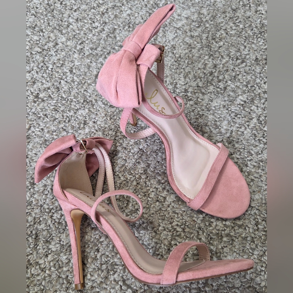 Lulu's Dusty Rose Bow Suede Strappy Heels Size 5.5‎